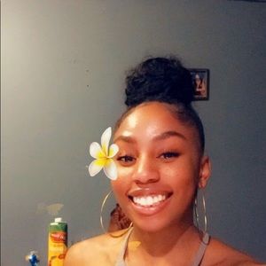 Meet your Posher, Avryl